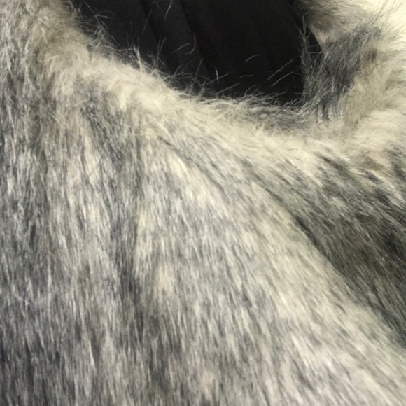 Beautiful Faux fur vest - Picture 6 of 6